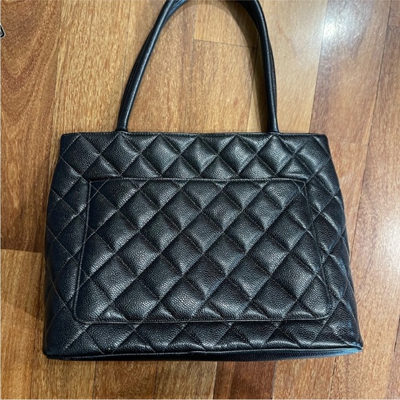 SOLD Chanel Black Quilted Medallion Silver Hardware - Picture 3 of 9